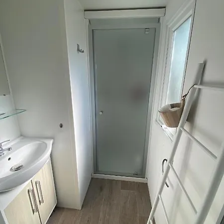 Kemping Mobilhome Avec Espace Au Milieu Des Pins Proche De La Sur Le 